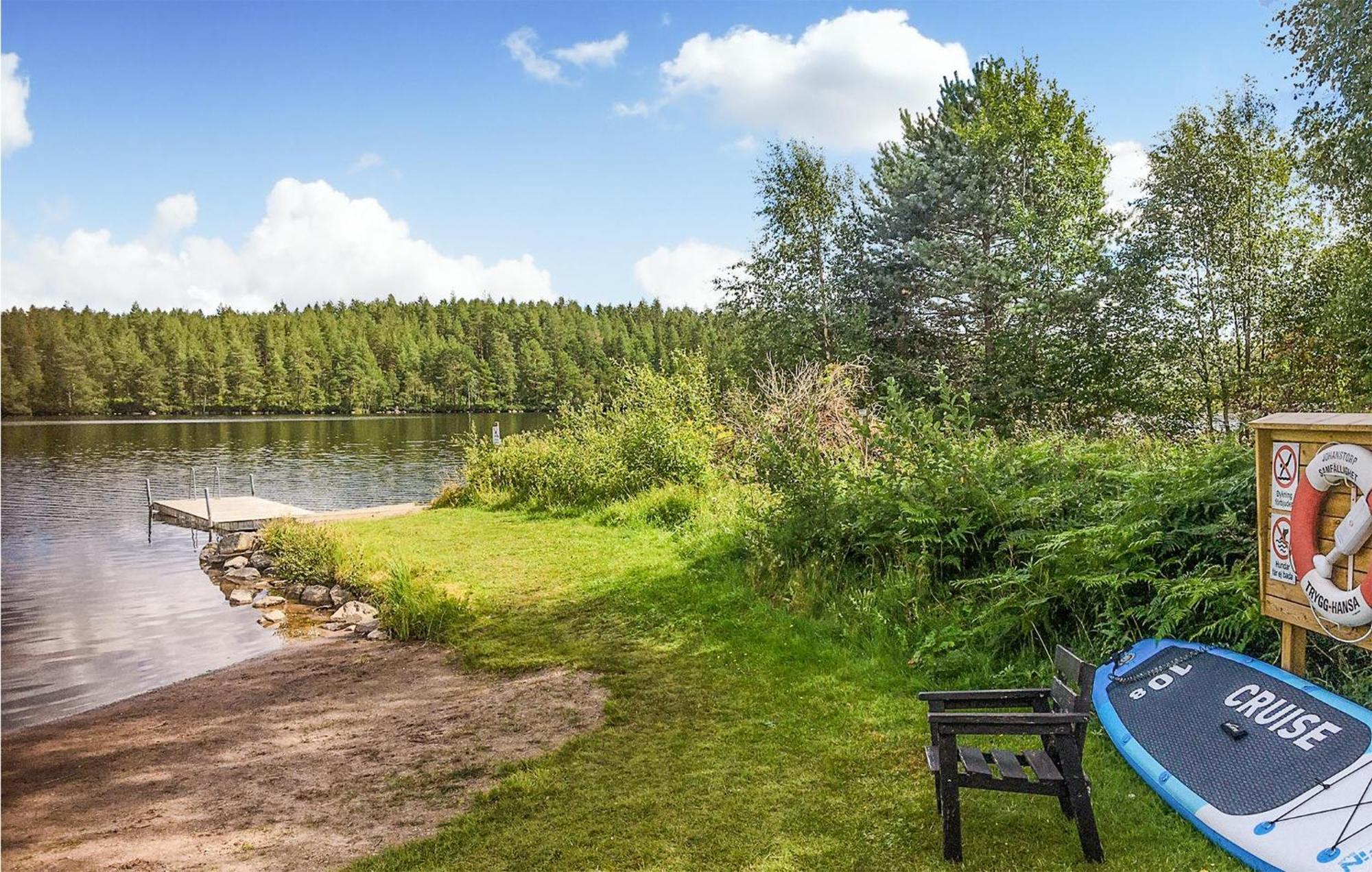 Awesome Home In Lenhovda With Wifi Luaran gambar