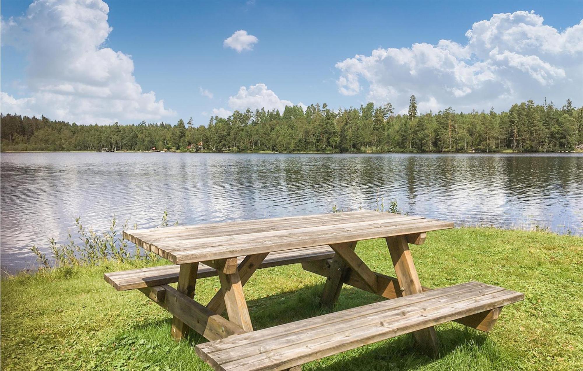 Awesome Home In Lenhovda With Wifi Luaran gambar