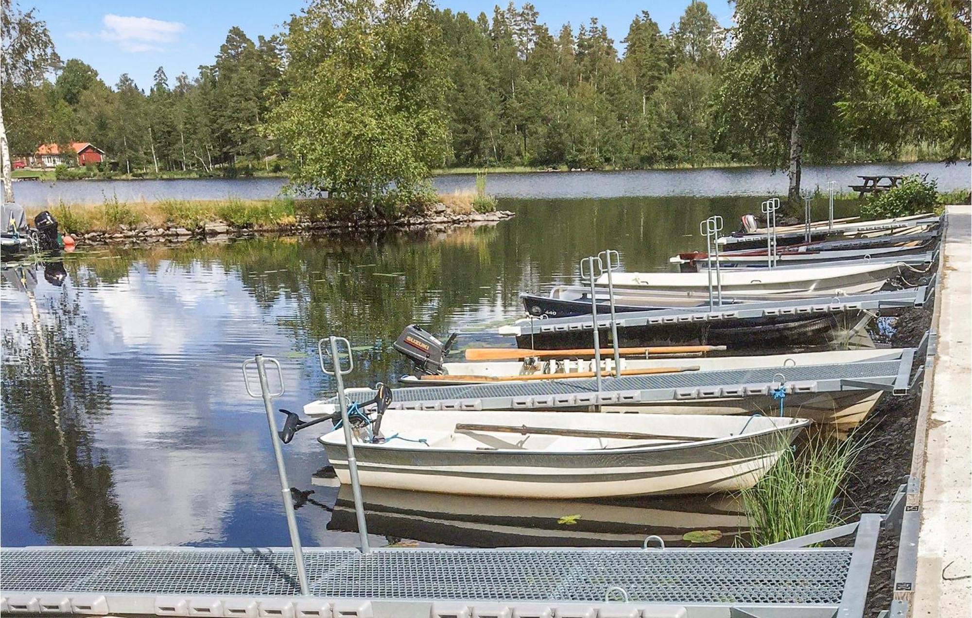Awesome Home In Lenhovda With Wifi Luaran gambar