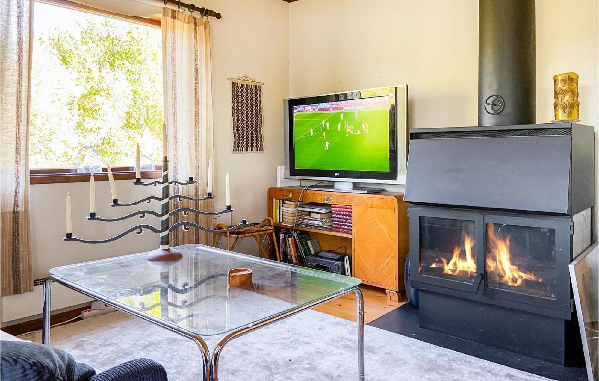 Awesome Home In Lenhovda With Wifi Luaran gambar